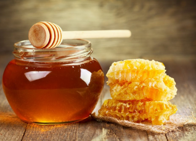 چگونه عسل طبیعی را تشخیص دهیم؛ آیا عسل طبیعی شکرک می زند؟