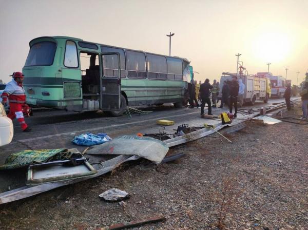 تصادف هولناک کامیون و اتوبوس در تفرش ، 18 کشته و زخمی تا این لحظه